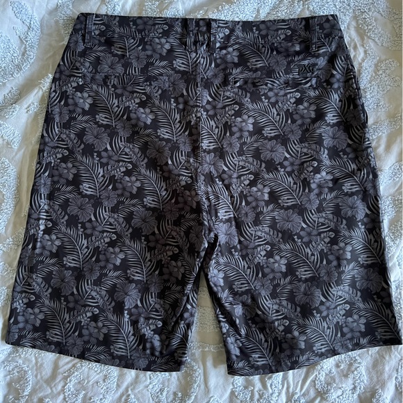 PXG Aloha Golf Shorts Men’s - Size 36 - Black Floral – VGUC - Picture 6 of 6